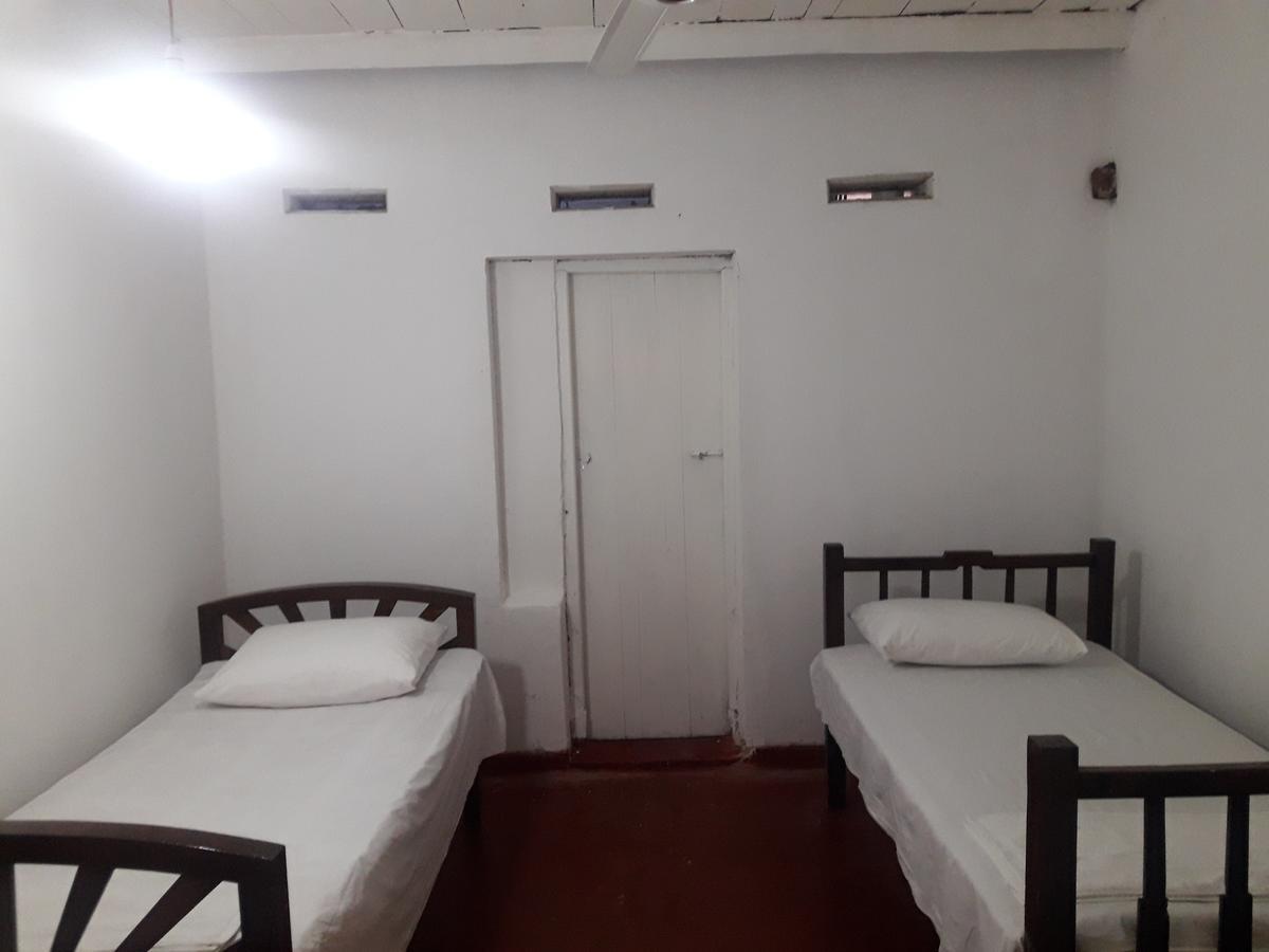 International Meditation Center Hotel Мириса Екстериор снимка